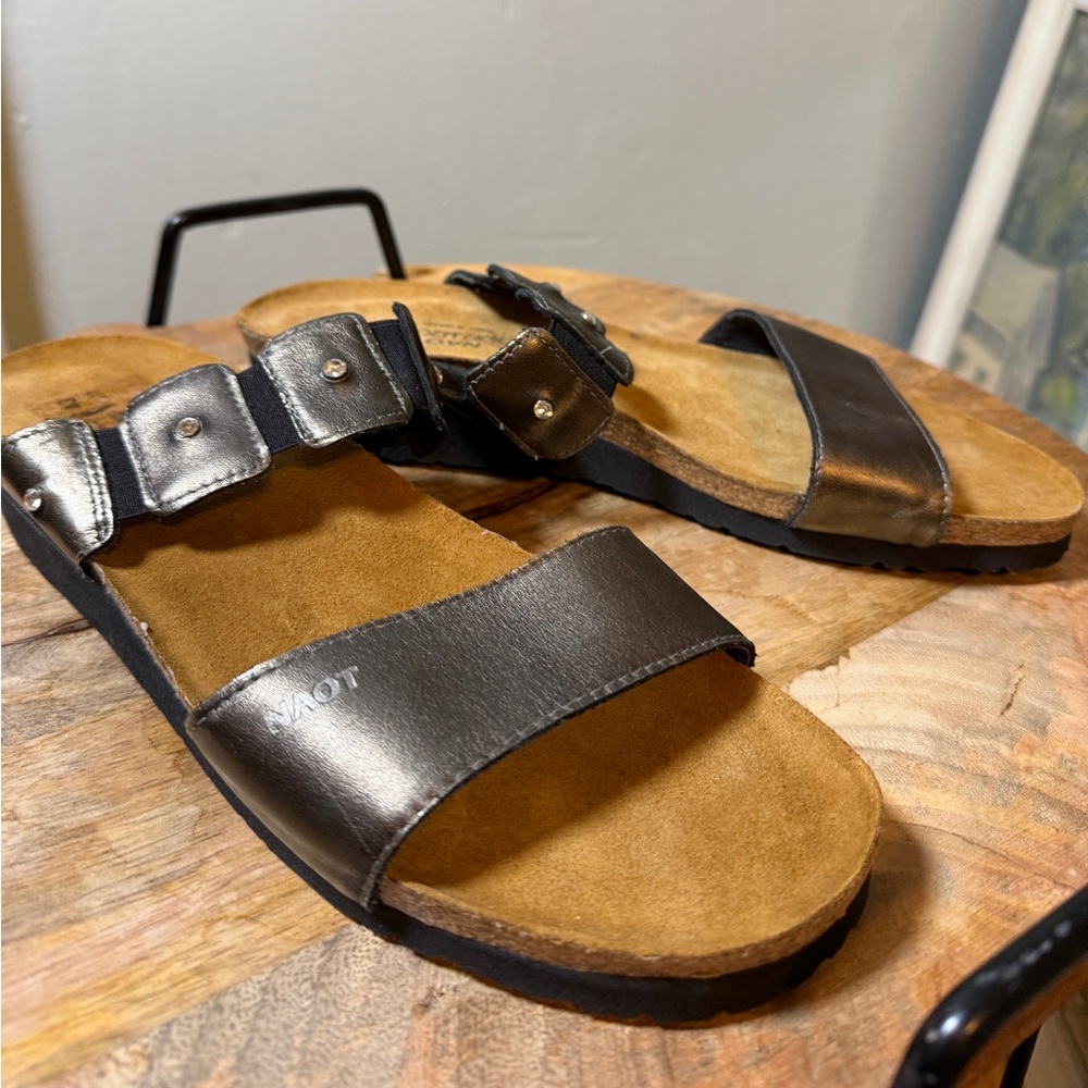 Naot Leather Sandals Women’s 43 L12 Olive /Black Metallic with Rhinestone Accent